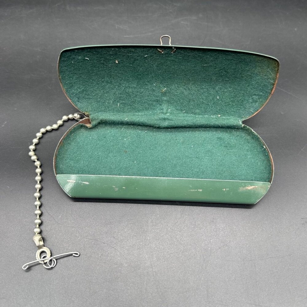 Vintage Green Metal Eyeglass Case Chain Fob Glasses Holder Hard Shell Retro - Picture 3 of 11